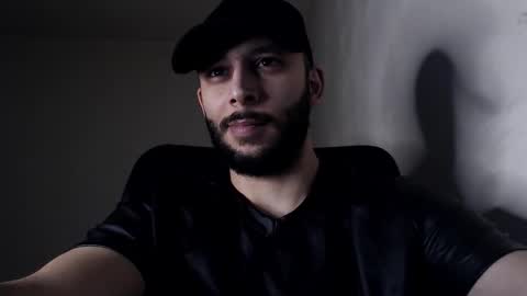 Snapshot of henryaxe chatting on November 29, 9:40 pm HenryAxe online show from November 29, 9:40 pm