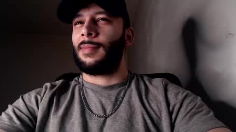 Snapshot of henryaxe chatting on December 1, 2:11 pm HenryAxe online show from December 1, 2:11 pm