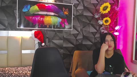 HERA online show from December 13, 11:50 pm