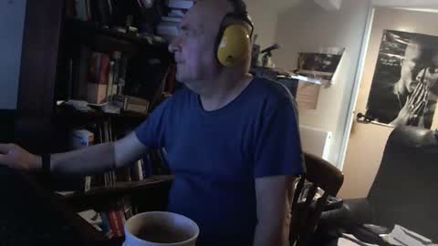 Snapshot of hermeneutika chatting on January 9, 8:45 am mature online show from January 9, 8:45 am