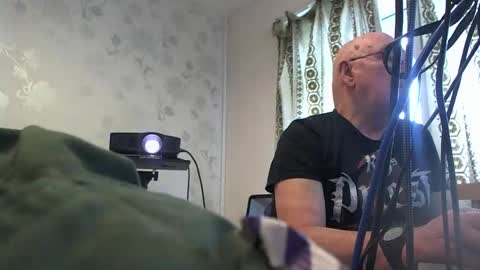 Snapshot of hermeneutika chatting on September 30, 12:21 pm mature online show from September 30, 12:21 pm