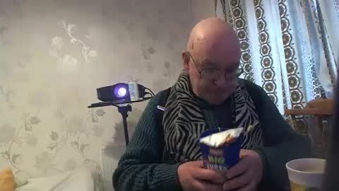 Snapshot of hermeneutika chatting on November 27, 10:39 am mature online show from November 27, 10:39 am