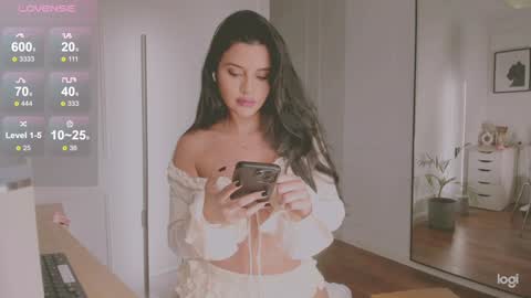 hi my name is Eva. online show from December 3, 4:28 pm