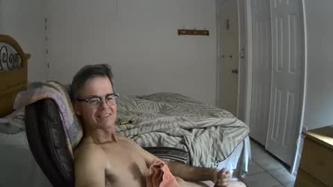 hewes1 online show from December 8, 10:30 am