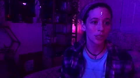 Snapshot of heynicole01 chatting on December 5, 7:27 am FlexieFae online show from December 5, 7:27 am