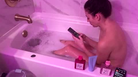 Snapshot of heynicole01 chatting on January 12, 11:58 pm FlexieFae online show from January 12, 11:58 pm