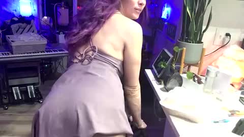 Snapshot of heynicole01 chatting on January 17, 3:34 am FlexieFae online show from January 17, 3:34 am