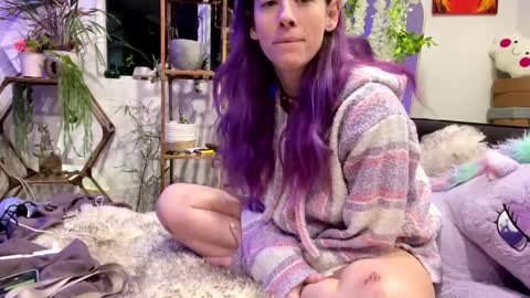 Snapshot of heynicole01 chatting on January 19, 5:48 am FlexieFae online show from January 19, 5:48 am