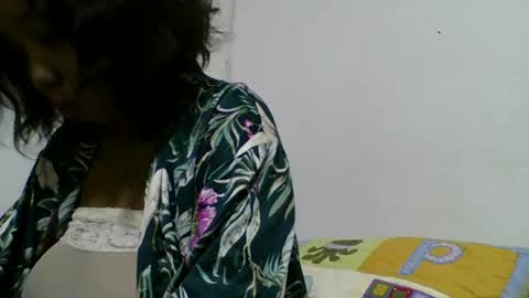 Snapshot of hheritinaa chatting on September 9, 11:43 am hheritinaa online show from September 9, 11:43 am