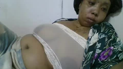 Snapshot of hheritinaa chatting on November 24, 8:25 am hheritinaa online show from November 24, 8:25 am