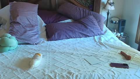 Snapshot of hidden_gold_milf chatting on September 19, 2:29 pm hidden_gold_milf online show from September 19, 2:29 pm