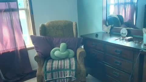 Snapshot of hidden_gold_milf chatting on September 28, 2:33 pm hidden_gold_milf online show from September 28, 2:33 pm