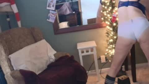 Snapshot of hidden_gold_milf chatting on December 3, 7:34 pm hidden_gold_milf online show from December 3, 7:34 pm