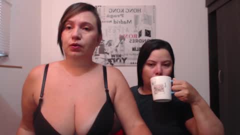 Snapshot of hidden_tinna chatting on October 1, 11:27 am Tinna online show from October 1, 11:27 am