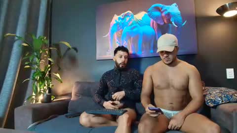 Snapshot of highlatin_guys chatting on February 23, 9:11 am Terry and E online show from February 23, 9:11 am