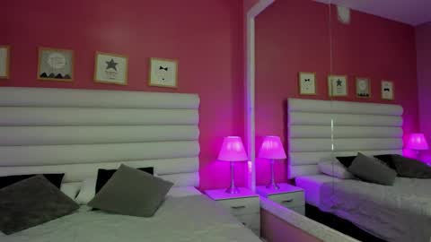 hilary_tailor online show from November 18, 10:52 am