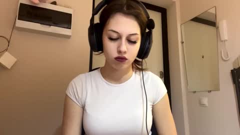 Hi Im Elizabeth online show from October 3, 1:08 pm