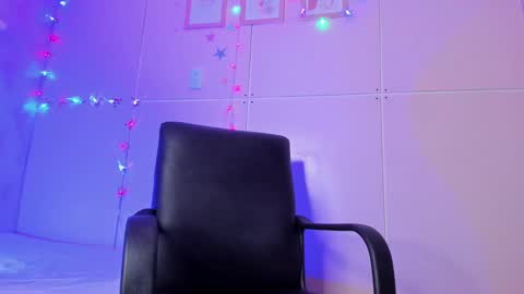 Snapshot of hillary_banks__ chatting on December 11, 8:36 am Hillary online show from December 11, 8:36 am