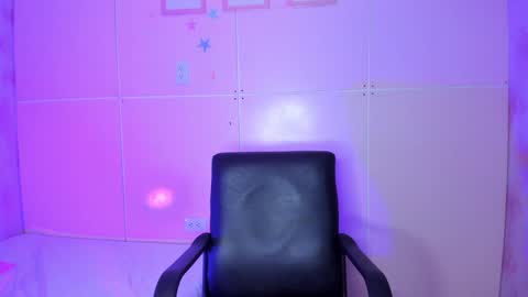 Snapshot of hillary_banks__ chatting on January 11, 3:23 am Hillary online show from January 11, 3:23 am