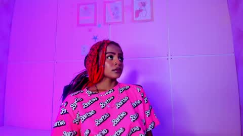 Snapshot of hillary_banks__ chatting on January 15, 7:59 am Hillary online show from January 15, 7:59 am