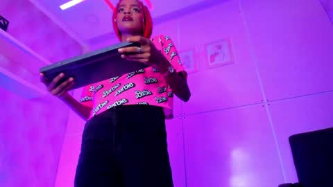 Snapshot of hillary_banks__ chatting on January 15, 11:00 am Hillary online show from January 15, 11:00 am