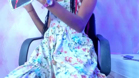 Snapshot of hillary_banks__ chatting on January 21, 4:43 am Hillary online show from January 21, 4:43 am