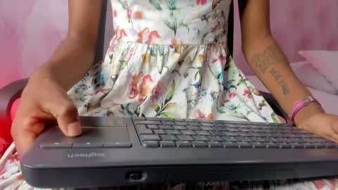 Snapshot of hillary_banks__ chatting on January 31, 4:03 am Hillary online show from January 31, 4:03 am