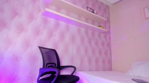 Snapshot of hillary_banks__ chatting on January 31, 7:07 am Hillary online show from January 31, 7:07 am