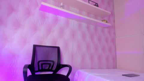 Snapshot of hillary_banks__ chatting on February 2, 8:02 am Hillary online show from February 2, 8:02 am