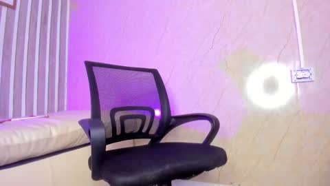 Snapshot of hillary_banks__ chatting on February 16, 5:15 am Hillary online show from February 16, 5:15 am