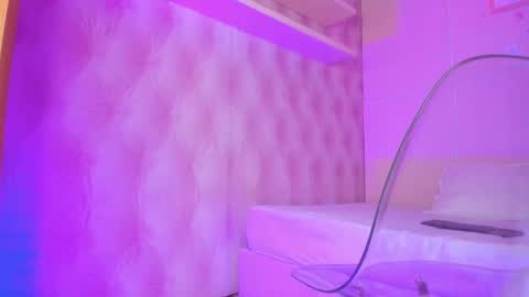 Snapshot of hillary_banks__ chatting on February 18, 7:21 am Hillary online show from February 18, 7:21 am