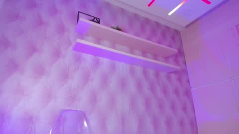 Snapshot of hillary_banks__ chatting on February 21, 10:39 am Hillary online show from February 21, 10:39 am