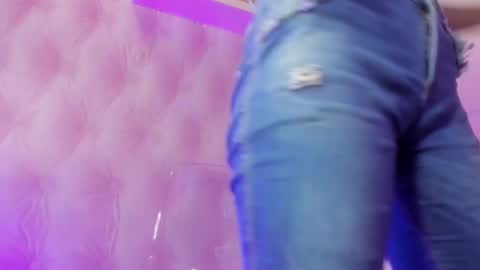 Snapshot of hillary_banks__ chatting on February 28, 4:43 am Hillary online show from February 28, 4:43 am