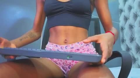 Snapshot of hillary_banks__ chatting on September 12, 3:28 am Hillary online show from September 12, 3:28 am