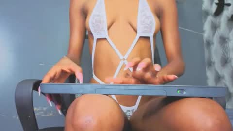 Snapshot of hillary_banks__ chatting on October 25, 5:37 am Hillary online show from October 25, 5:37 am