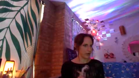 Snapshot of hknox714 chatting on December 5, 2:03 pm hknox714 online show from December 5, 2:03 pm