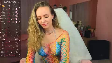 Snapshot of hloya_jons chatting on September 22, 11:29 pm Ksenia online show from September 22, 11:29 pm