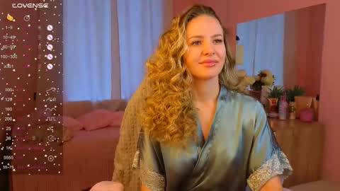 Snapshot of hloya_jons chatting on September 24, 1:42 am Ksenia online show from September 24, 1:42 am