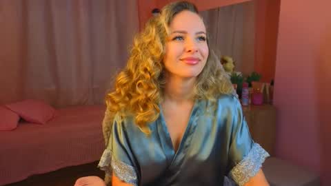 Snapshot of hloya_jons chatting on September 29, 12:05 am Ksenia online show from September 29, 12:05 am
