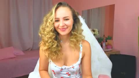 Snapshot of hloya_jons chatting on October 13, 12:21 am Ksenia online show from October 13, 12:21 am