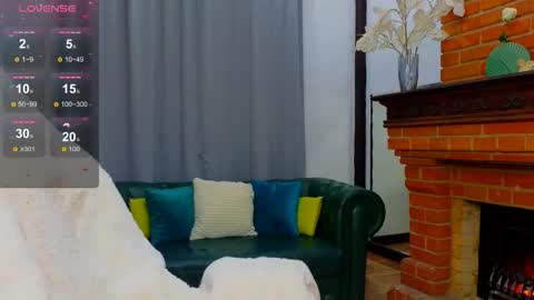 Snapshot of hloya_jons chatting on October 16, 1:06 am Ksenia online show from October 16, 1:06 am