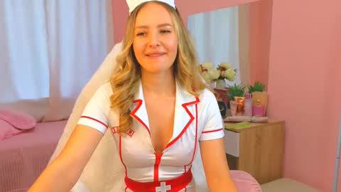 Snapshot of hloya_jons chatting on October 18, 1:52 am Ksenia online show from October 18, 1:52 am