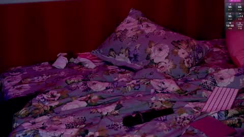 Holly online show from March 9, 8:21 pm