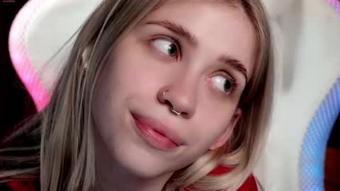 Holly online show from October 16, 7:15 pm