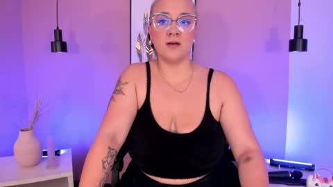 Hollie online show from September 10, 12:05 pm