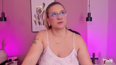 Hollie online show from October 11, 10:14 am