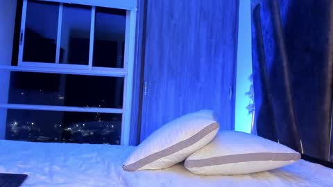 Snapshot of holly_29_m chatting on January 16, 2:41 am Mara online show from January 16, 2:41 am