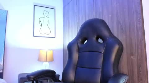 Snapshot of holly_29_m chatting on February 15, 7:49 am Mara online show from February 15, 7:49 am