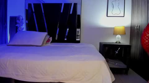 Snapshot of holly_29_m chatting on September 23, 3:09 am Mara online show from September 23, 3:09 am