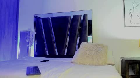 Snapshot of holly_29_m chatting on October 26, 3:45 am Mara online show from October 26, 3:45 am